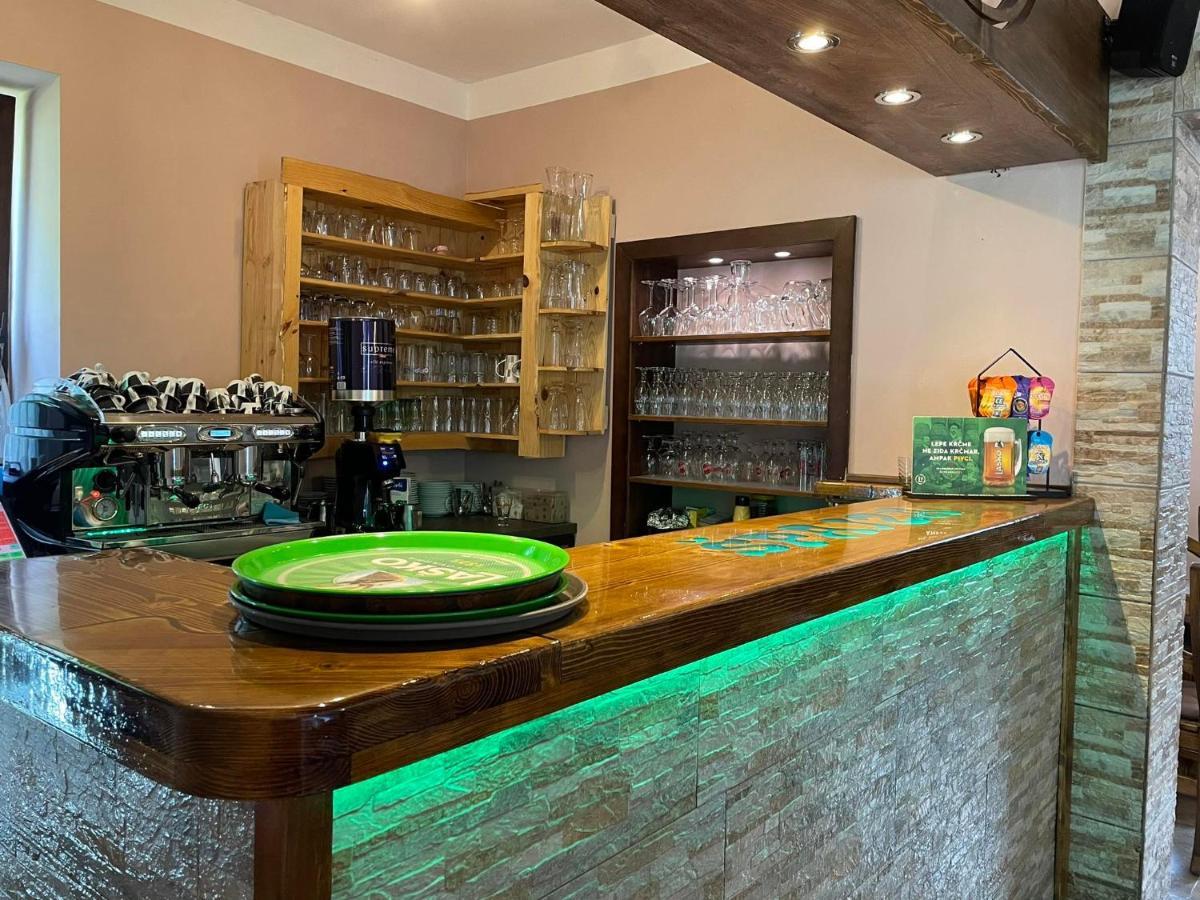 Hostel In Picerija Spajza Mojstrana Kültér fotó