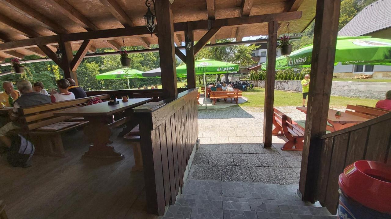 Hostel In Picerija Spajza Mojstrana Kültér fotó