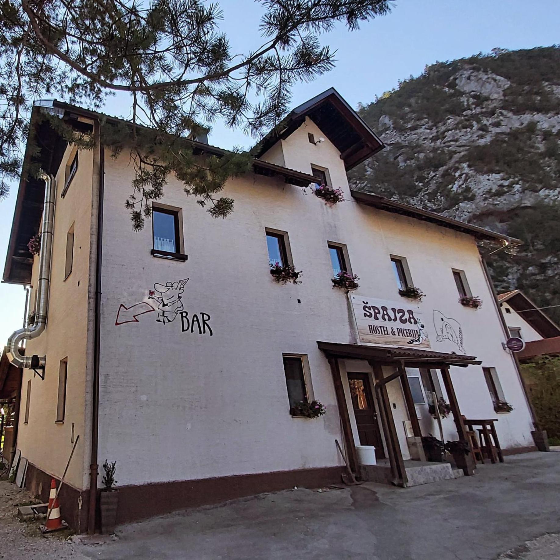 Hostel In Picerija Spajza Mojstrana Kültér fotó
